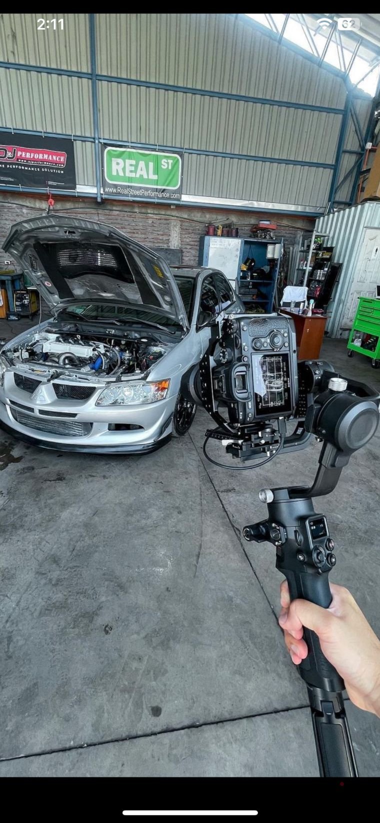 Grabación con gimbal de un auto de performance